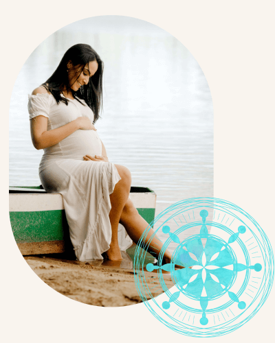 grossesse accompagnement global et holistique doula des fées femme enceinte sur une plage